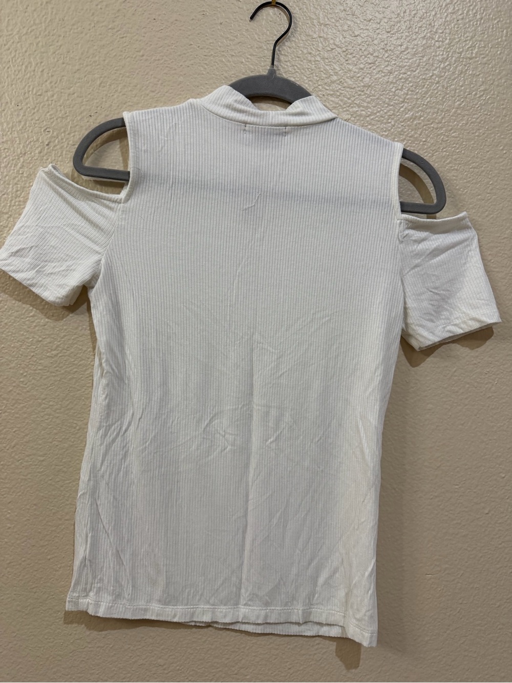 Ambiance White Ribbed Cold-Shoulder Mock Neck Top size L